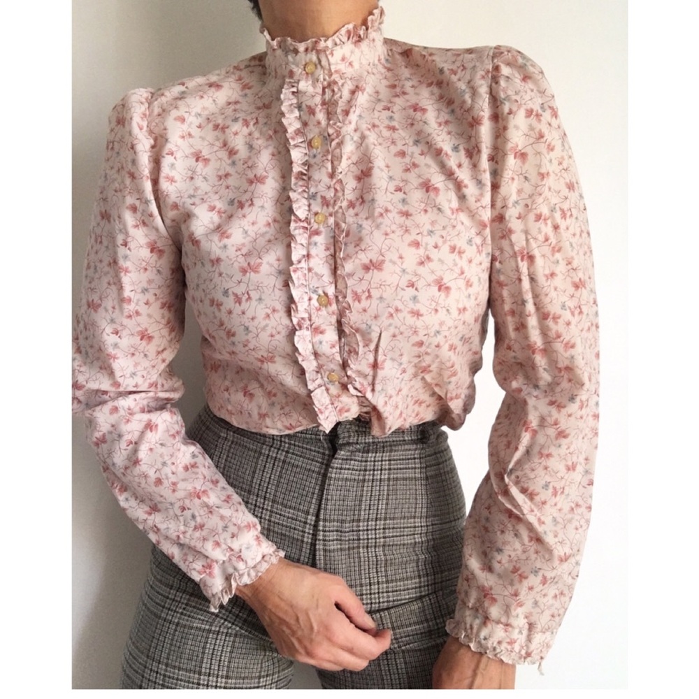 //SOLD// Sweetest Vintage Ruffled Country Blouse